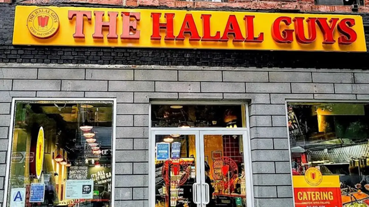 During your tourist trip in Amsterdam, you'll discover some of the best halal restaurants where you can enjoy the most delicious and unique Arabic dishes.