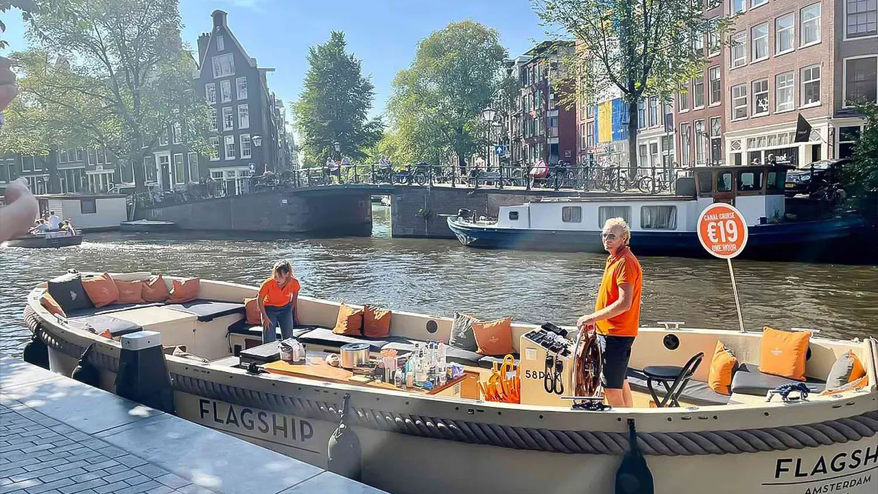 رحلة بحرية فى قناة أمستردام