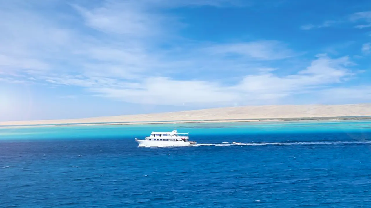 الجزيرة البيضاء ورأس محمد رحلة الإبحار