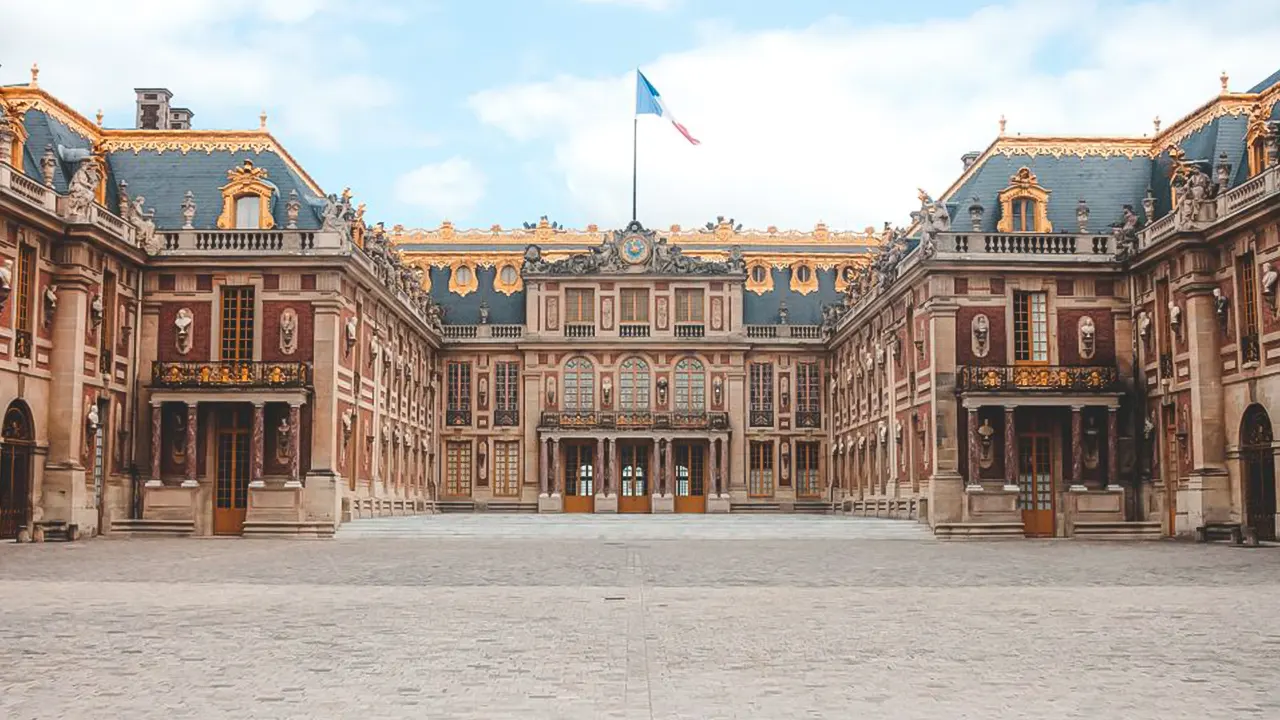 Versailles Palace and Gardens Guided Experience