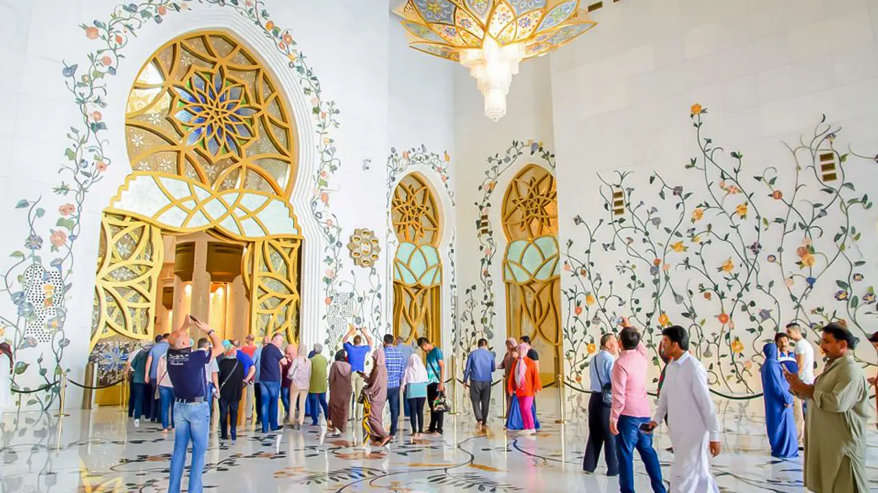 جولة سياحية مميزة في أبوظبي