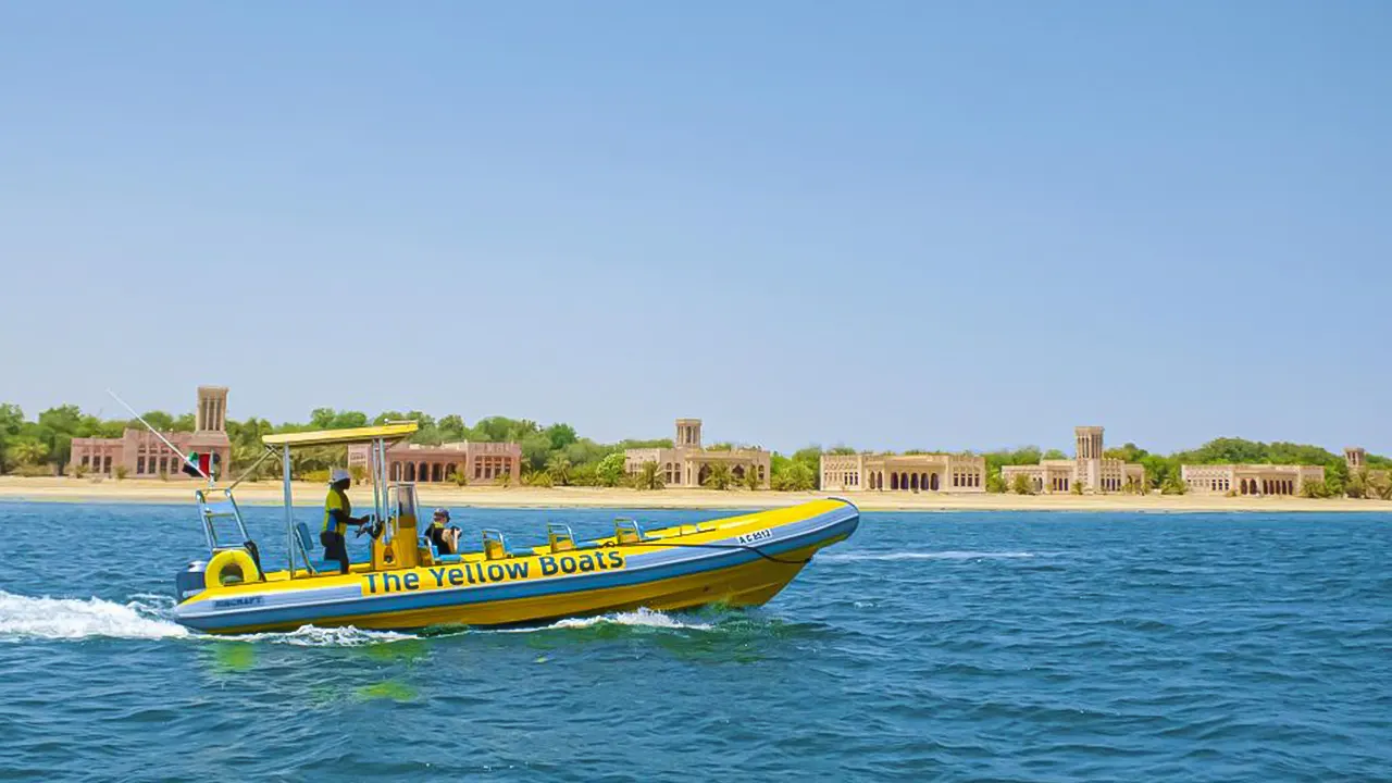 جولة سياحية بالقارب السريع