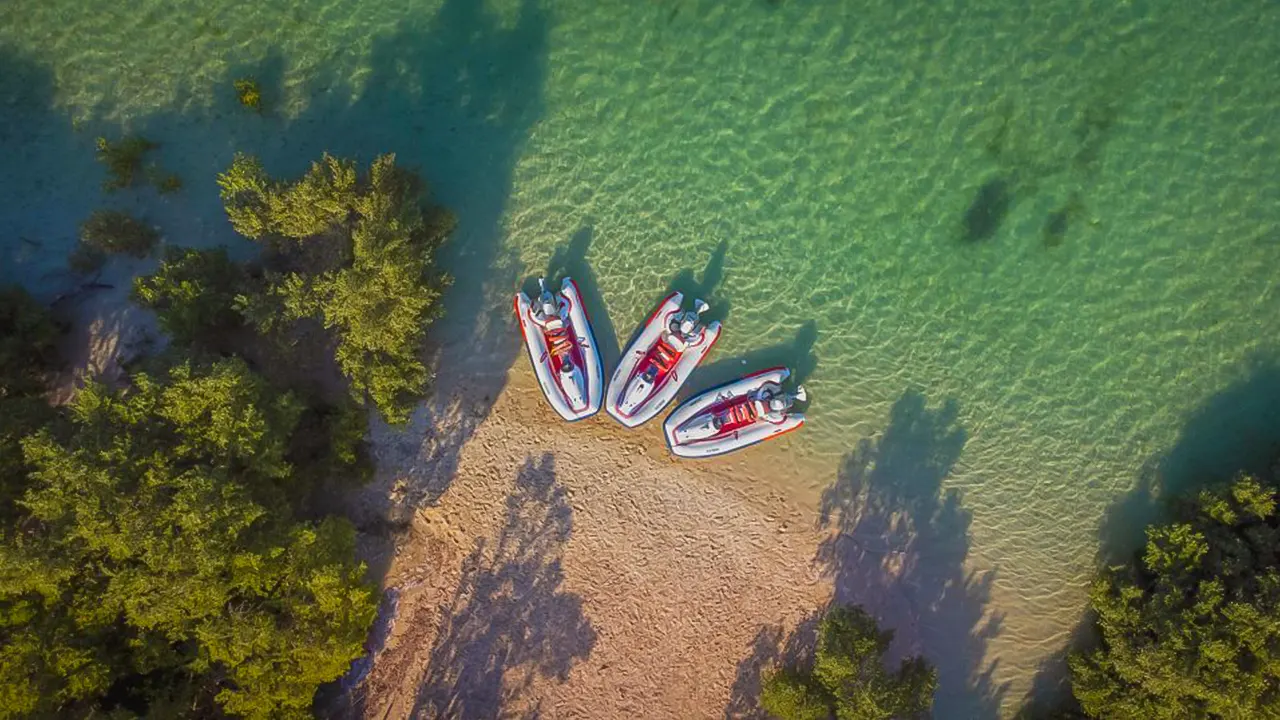 Self-driving speedboat tour