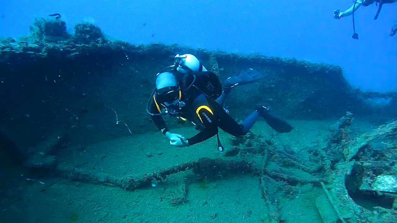 Scuba Diving with Pickup