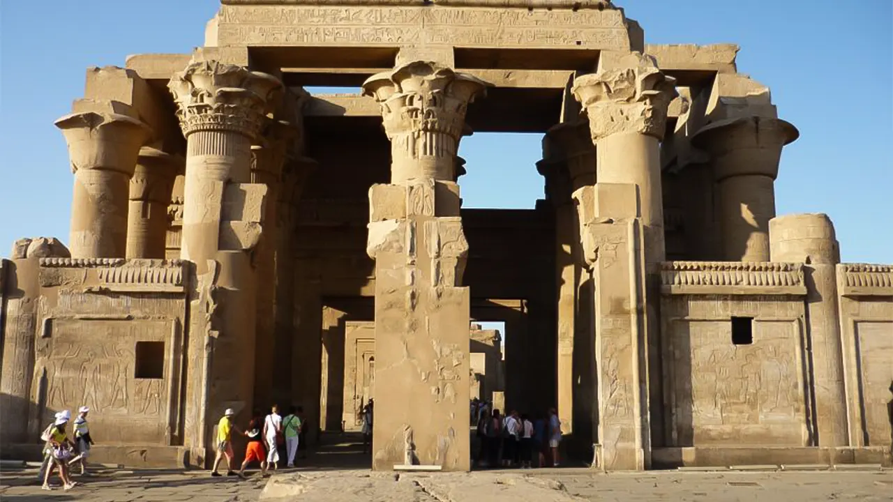 Tour of Edfu and Kom Ombo by Transport