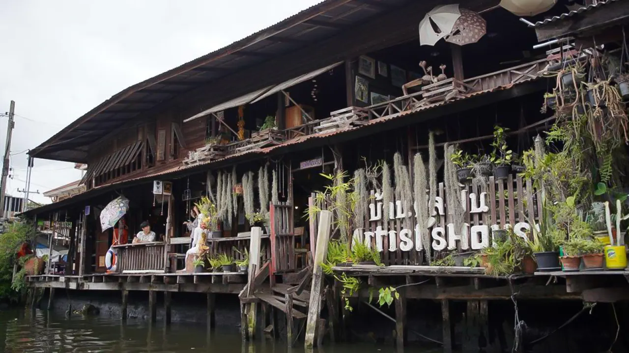 Canal Tour by Teak Boat