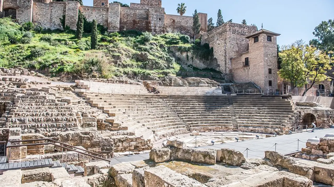 جولة إلى المسرح الروماني والقلعة الألكازابا في مالقة